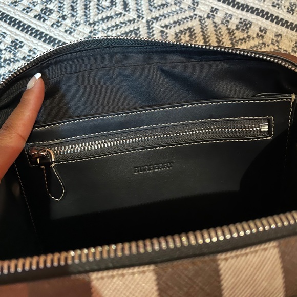 COPY - Authentic Burberry wristlet - Picture 3 of 4